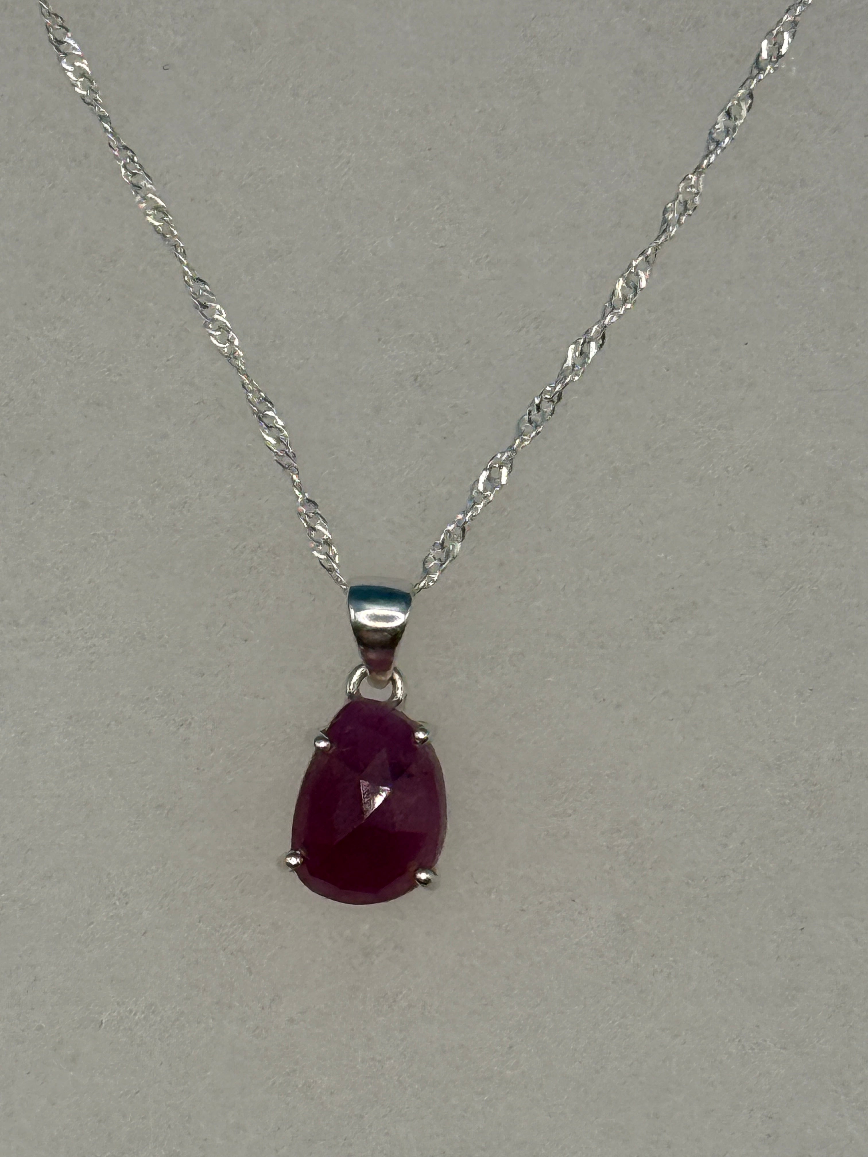 Genuine facet ruby with Italian Figueroa chain