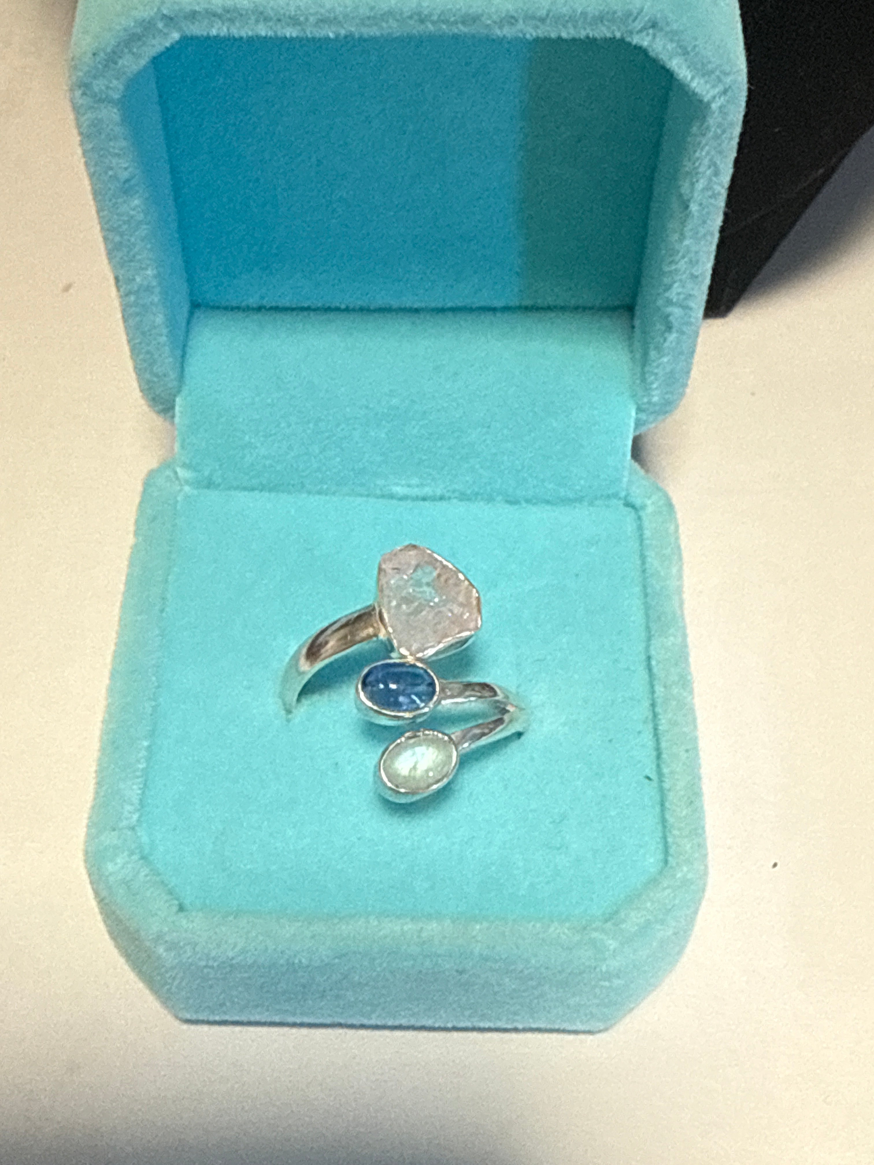 Adjustable fan ring. Rose quartz, rainbow, moonstone, and blue kyanite.