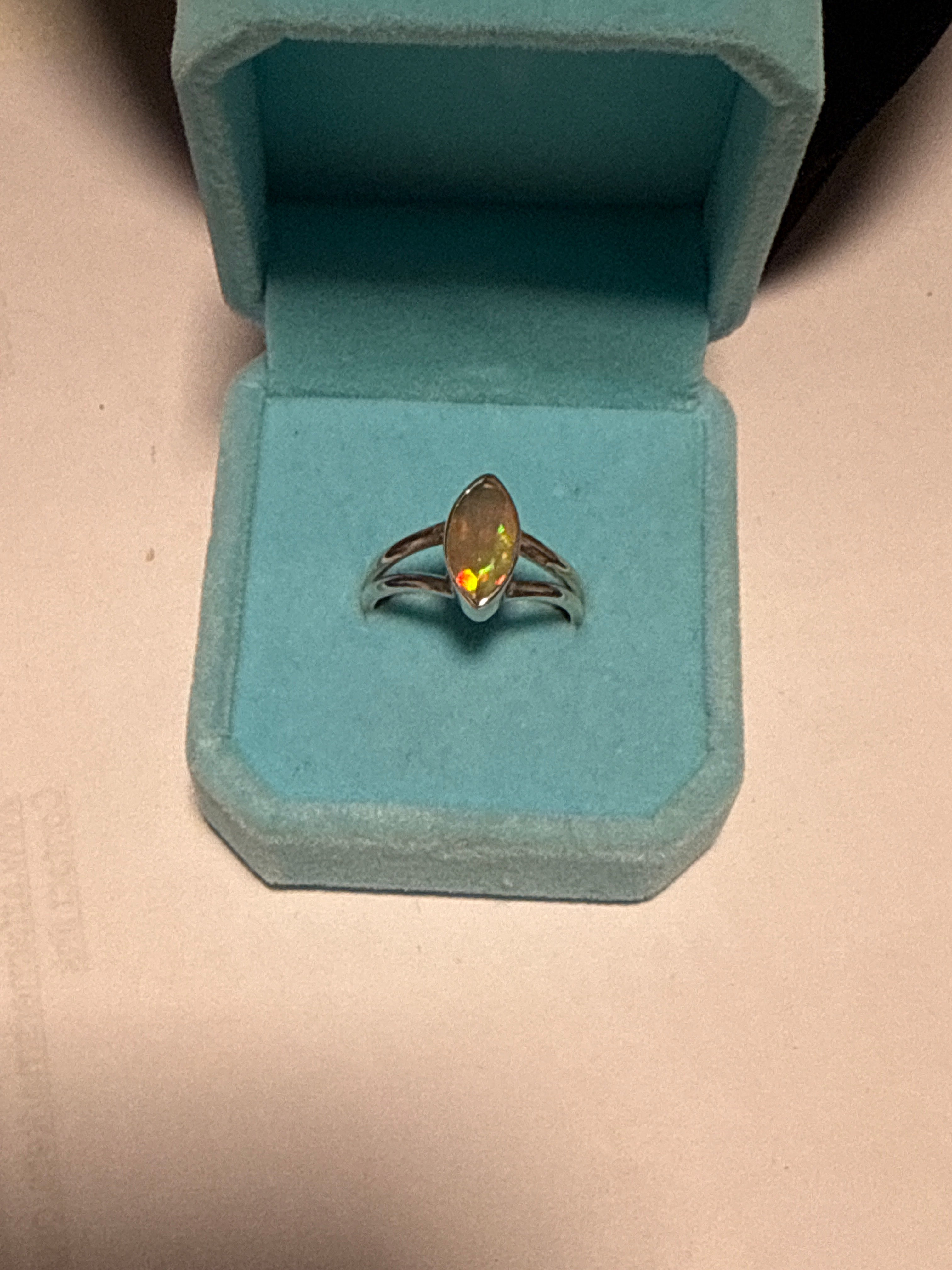 Facet Ethiopian opal size 8